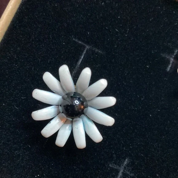 Vintage 1960’s earings/ clip on - Picture 9 of 11